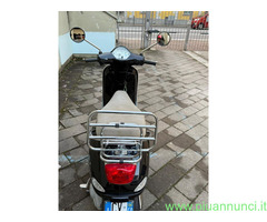 PIAGGIO Vespa LX Scooter