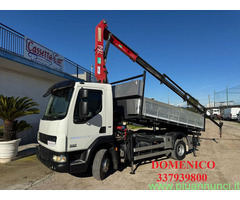 Camion DAF 45.220 RIB.TRILAT CON GRU