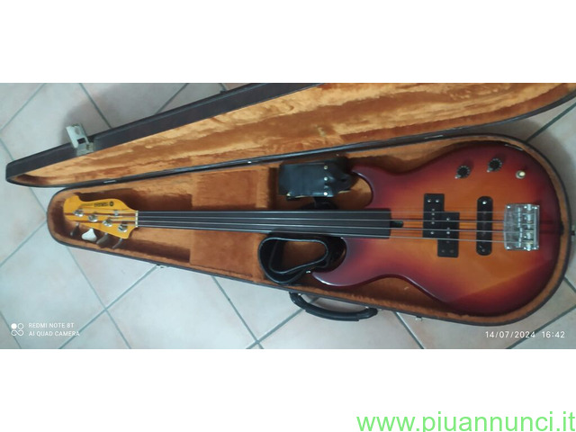 Basso elettrico YAMAHA BB2000  FRETLEES - 1