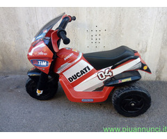 Moto Ducati 3 ruote elettrica Desmosedici Peg Pere